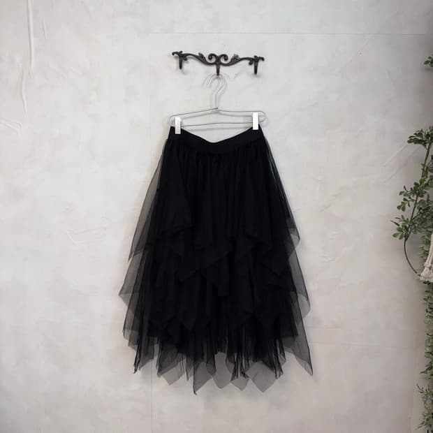 Black mesh layered unbalanced sha skirt