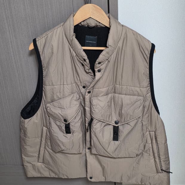 모이프(aw24) 오버밀 베스트 잠본 색상 m사이즈 팝니다