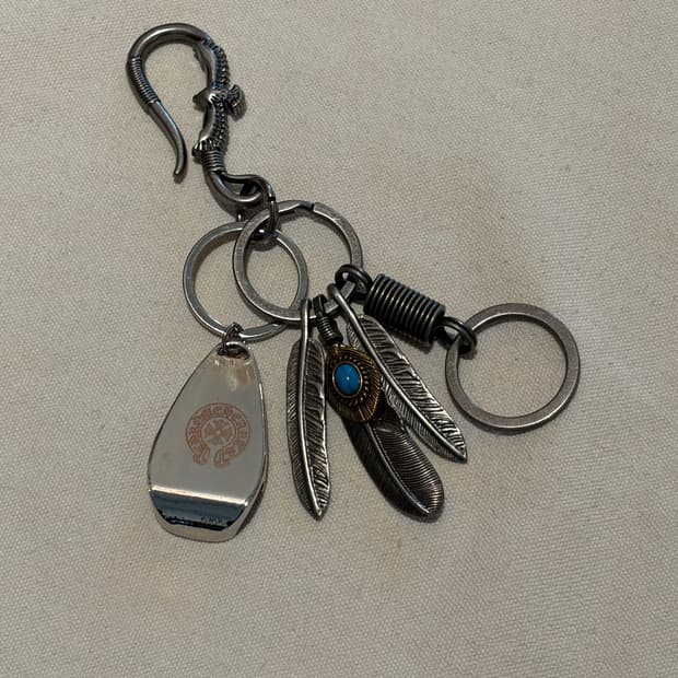 TOGOM Silver Feather Keyring 🪶
