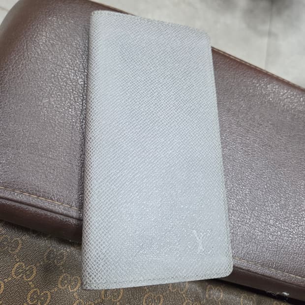 루이비통 장 지갑
