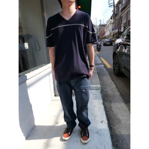 이세이 미야케 브이넥 티셔츠