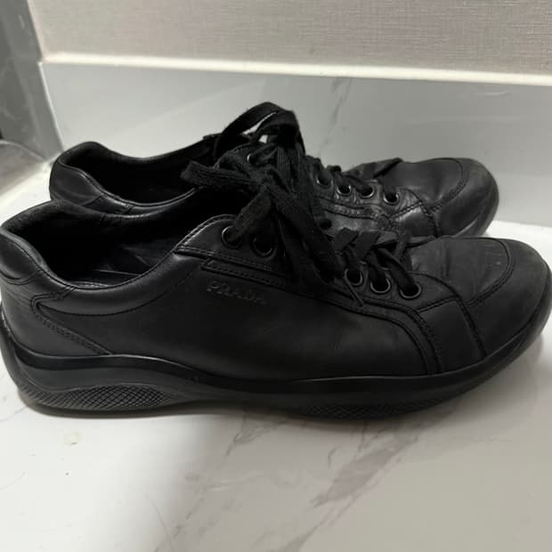 빈티지 프라다 레더 스니커즈