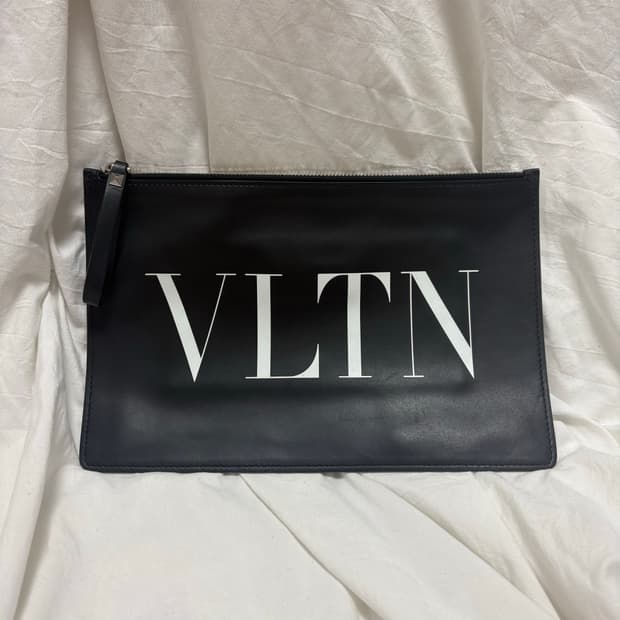발렌티노 VLTN 카프스킨 클러치