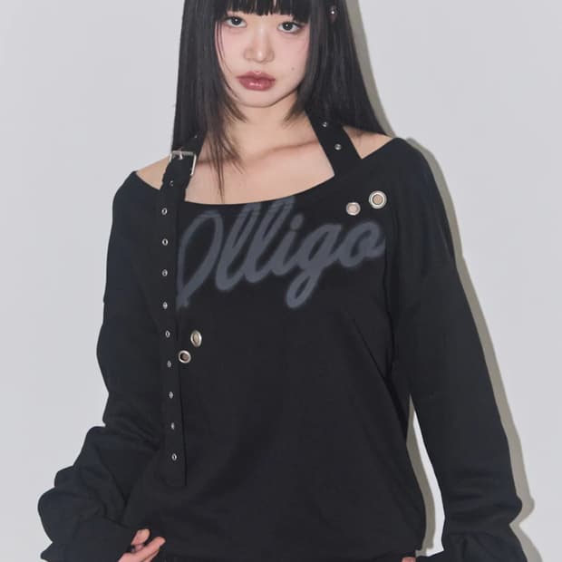 일리고 버클 오프숄더 맨투맨 블랙