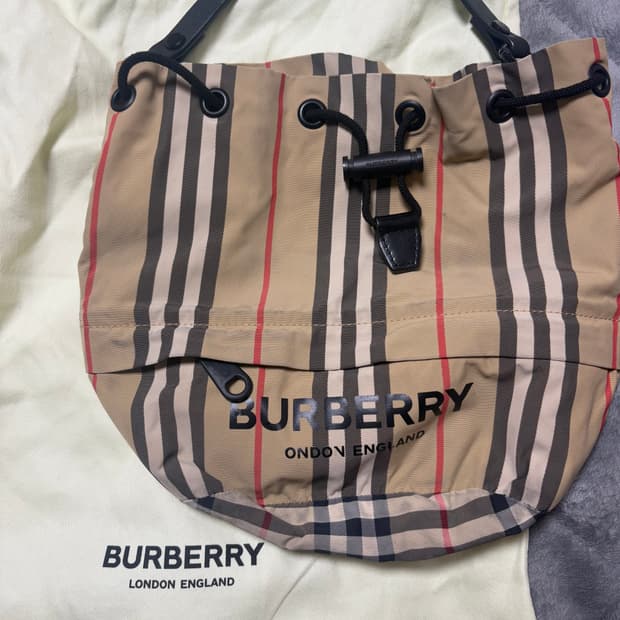 버버리 복조리 백 팔아요