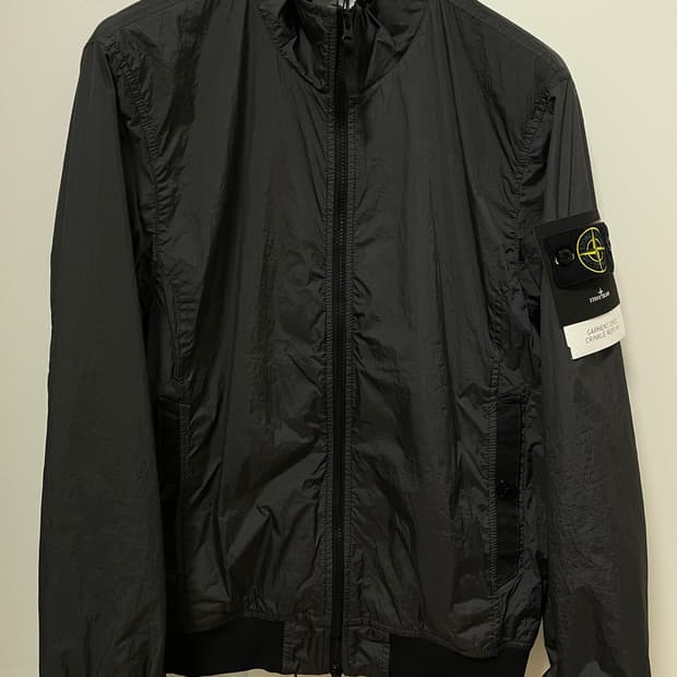 (새상품) 스톤아일랜드 크링클랩스 25ss바람막이