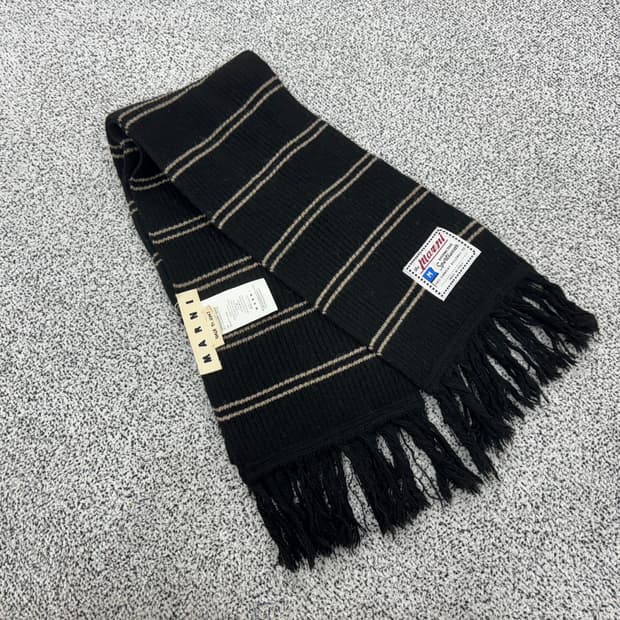 마르니 Distinctive sportswear 울케시미어 머플러