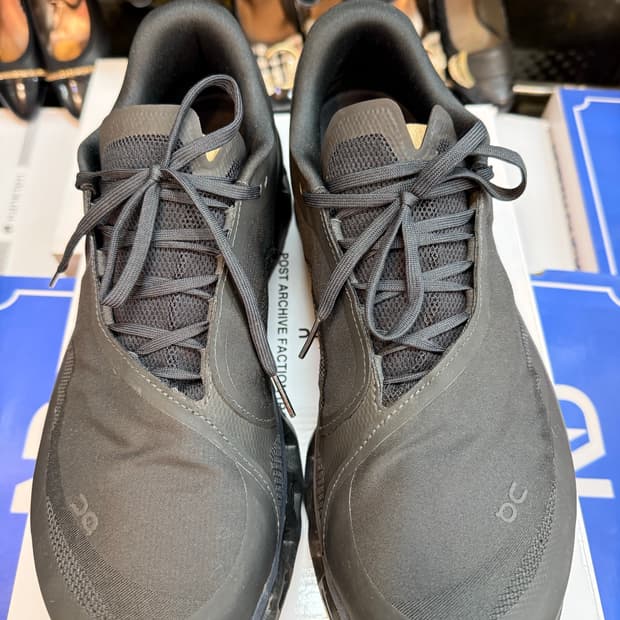 (300) 온 러닝 X 포스트 아카이브 팩션 (파프) 클라우드몬스터 블랙