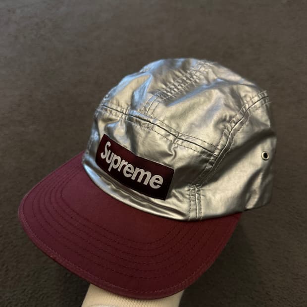 슈프림 메탈릭 캠프캡 처분 