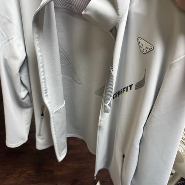 다이나핏 트레이닝 집업 새상품 급처합니다