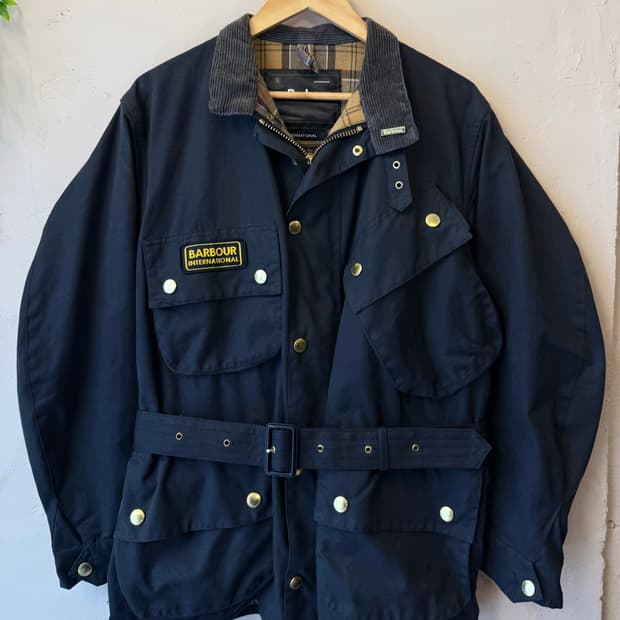 바버 인터내셔널 A7 왁스 자켓 블랙