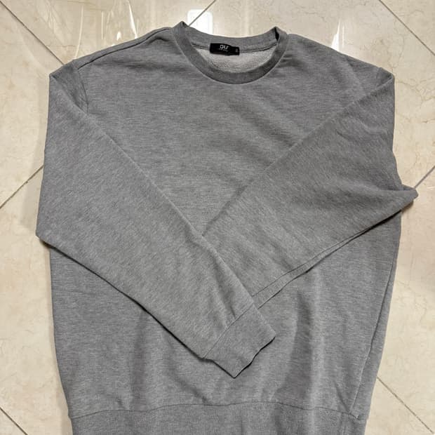 GU 그레이 맨투맨 105