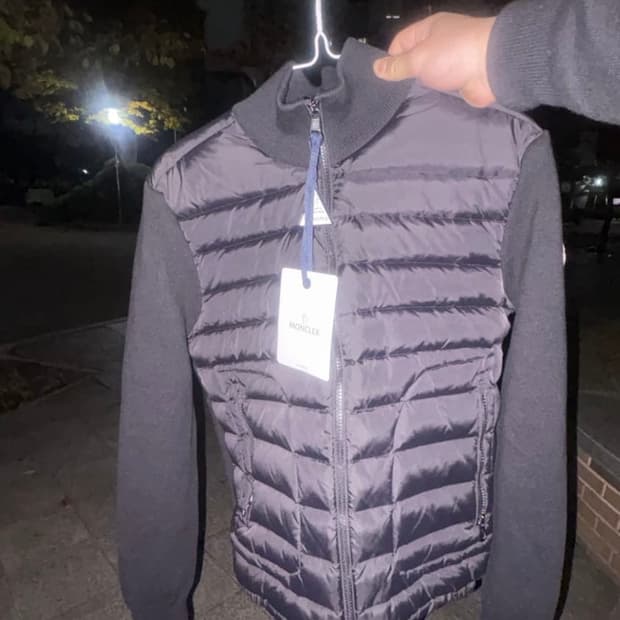 몽클레어 니트 패딩 사이즈 M 30만원에 가져갈사람 ㅃㄹ