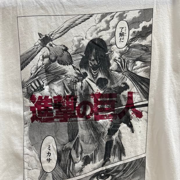 유니클로 일본 한정 진격의 거인 콜라보 반팔 티셔츠