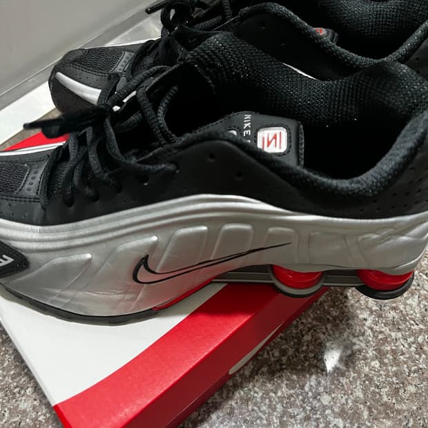 나이키 샥스 R4 메탈릭 실버 레드 275
