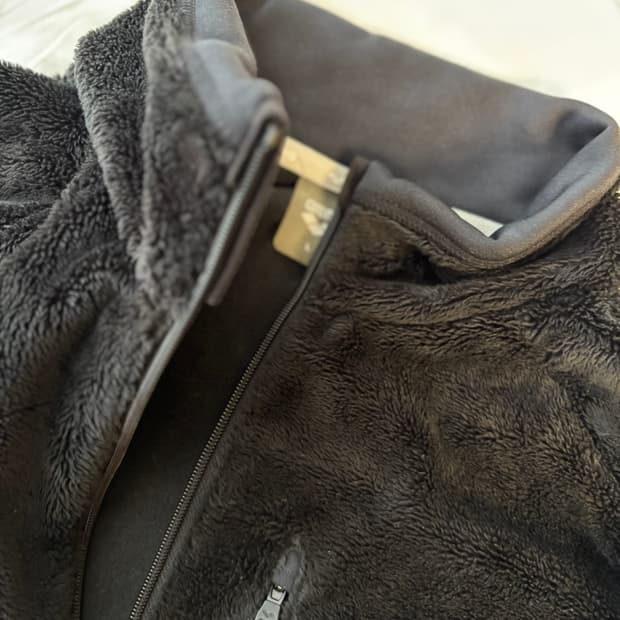 따뜻한 아레나 블랙 플리스 집업