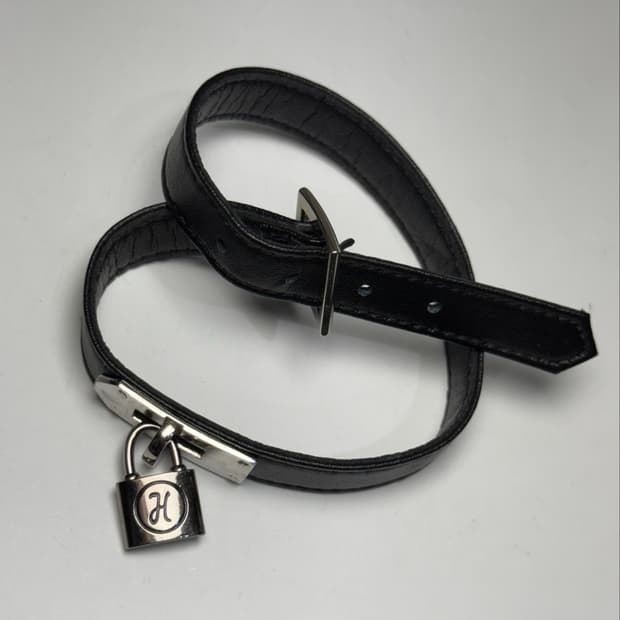 히스테릭 글래머 아카이브 자물쇠 가죽 초커 목걸이