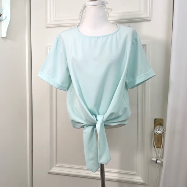 mint blue bow point half blouse