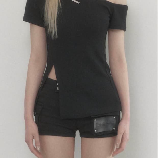 에트오소메 One-shoulder Basic Slit Top