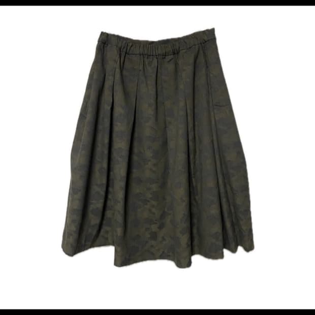 유니클로 카모플라쥬 미디플리츠스커트