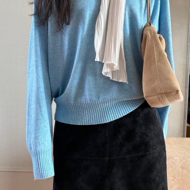 아쿠아블루 캐시미어 브이넥 니트 