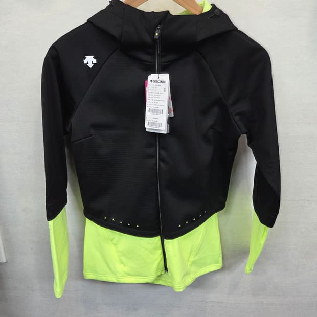 데상트 여성 하이브리드 러닝 레이어드 기능성 후드집업 85