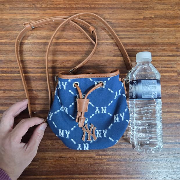 엠엘비 모노그램 뉴욕양키즈 다이아 자카드 미니버킷백