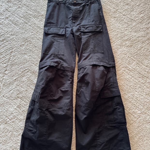 발렌시아가 립스탑 플레어 카고 팬츠