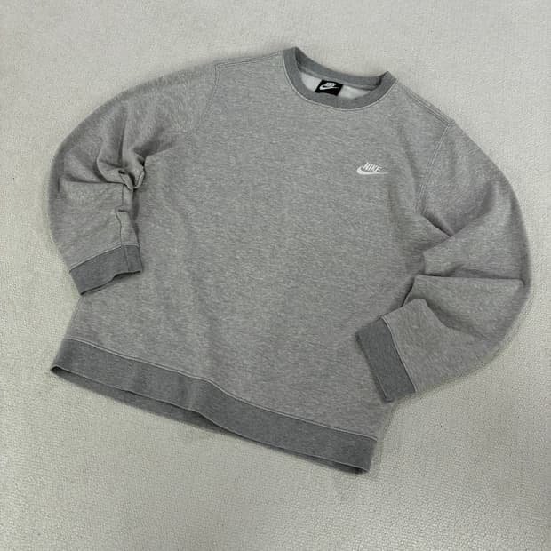 나이키 스우시 맨투맨 