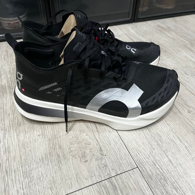 온러닝 클라우드붐 스트라이크 255mm