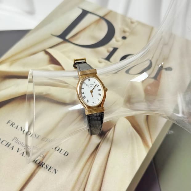 80-90's 빈티지 크리스찬 디올 오벌 쿼츠시계