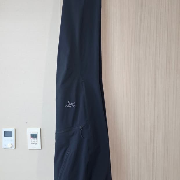 아크테릭스 감마 팬츠 판매합니다 