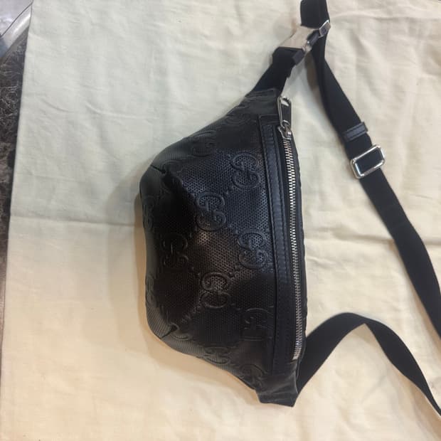 정품 구찌 GG 엠보스 벨트백 팝니다