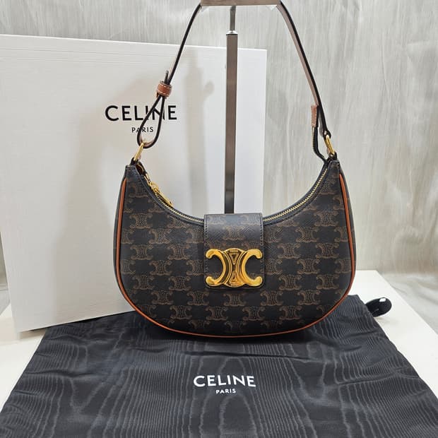 [정품]셀린느 미디엄 트리옹프 아바백