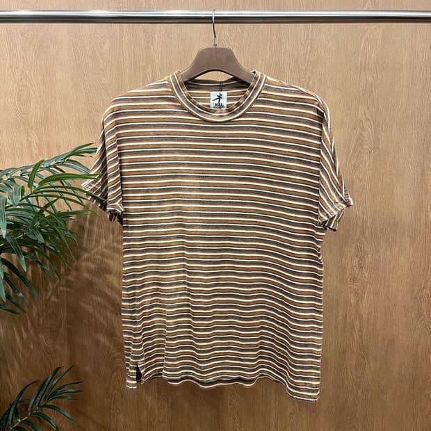 이세이미야케 반팔 티셔츠 스트라이프 패턴 디테일 루즈핏 브라운