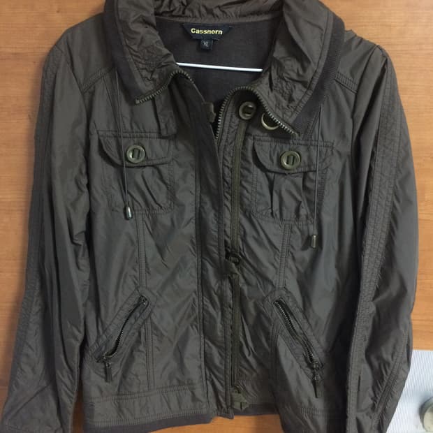 카키 빈티지 디테일 바람막이