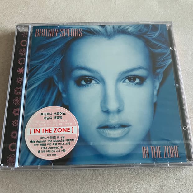 브리트니스피어스 4집 In the Zone 라이센스 초판 미개봉 CD