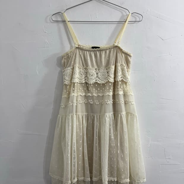 mori lace sleeveless