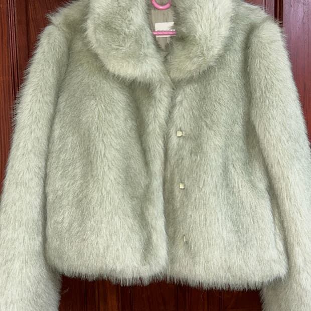 민트색 퍼 자켓