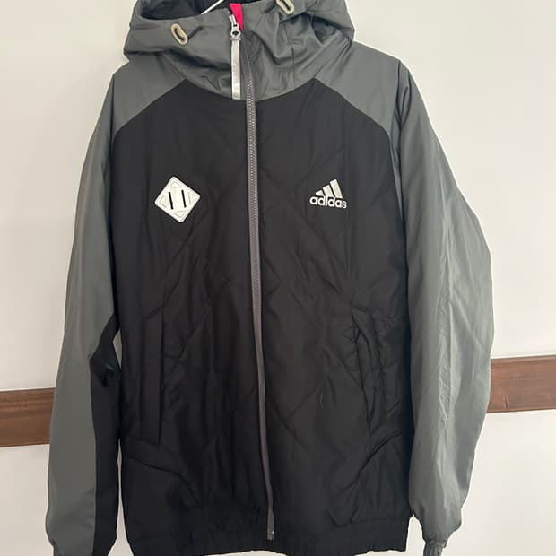 아디다스 돼지코 패딩 