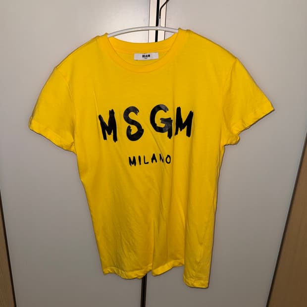 노란색 로고 반팔 MSGM
