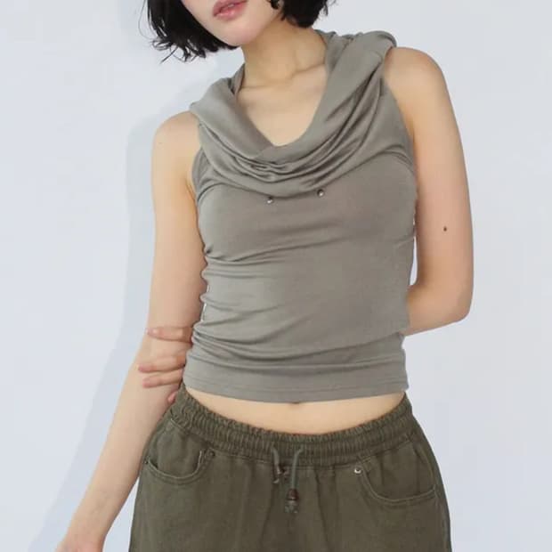 이오엔 듄 스터드 백리스 나시 슬리브리스 카키