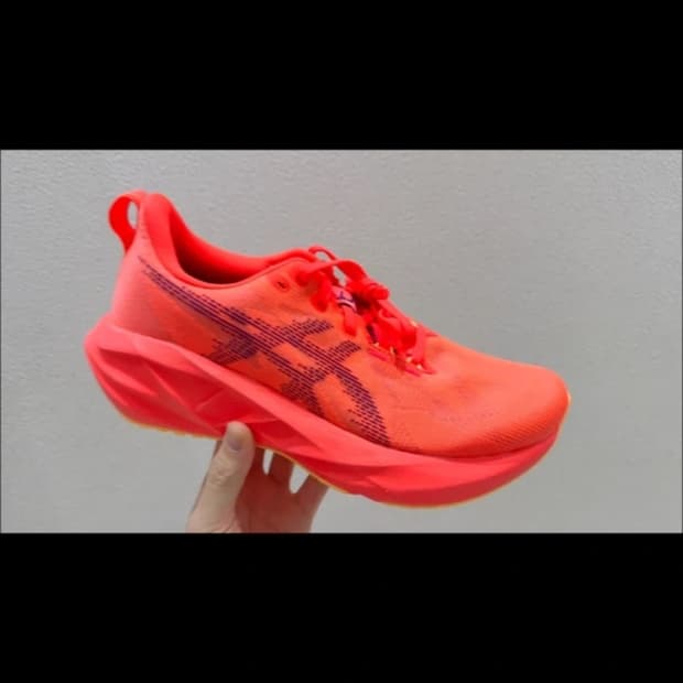 아식스 노바블라스트 5 플레시 레드 275mm 새제품