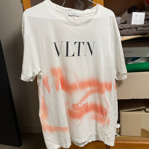 발렌티노 VLTN 화이트 반팔티 L사이즈