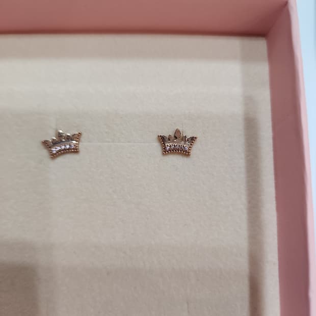 제이에스티나 14K 크라운귀걸이 거의새거