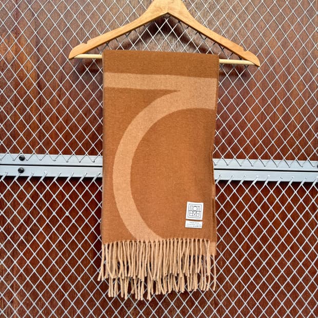 toteme 토템 버진울 패턴 브라운 머플러 목도리