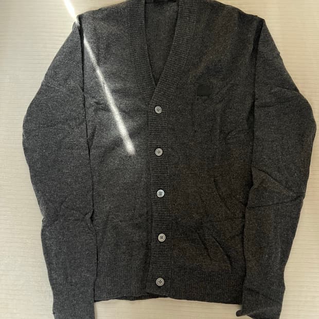 아크네 네브 가디건 