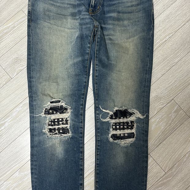 생로랑 레더패치 스터드 데님 팬츠 32사이즈