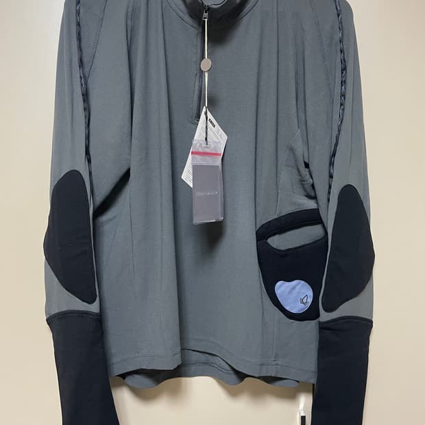 키코 코스타디노브 뮤리세이 포켓 LS 탑