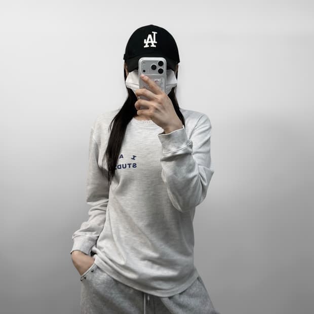 아이앱스튜디오 스펠 로고 롱슬리브 라이트그레이